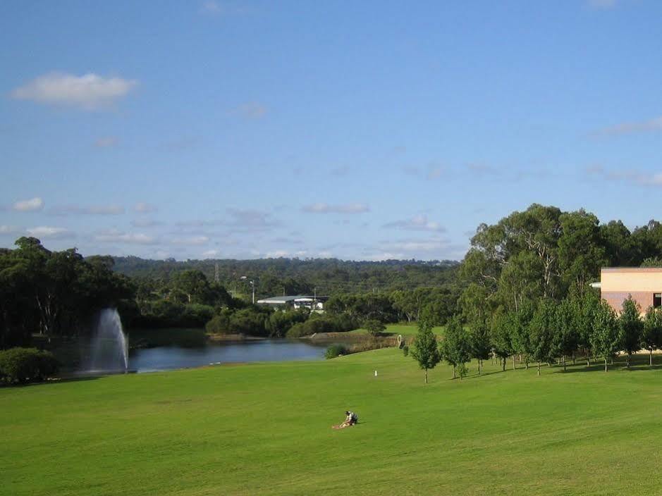 Macquarie University Village Sidney Exterior foto